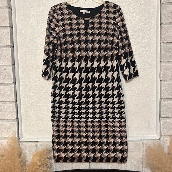 Studio One long dress with mid length sleeves - Picture 2 of 8